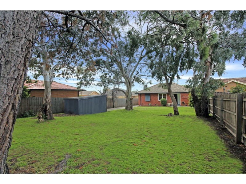 9 Loddon Avenue, Reservoir VIC 3073