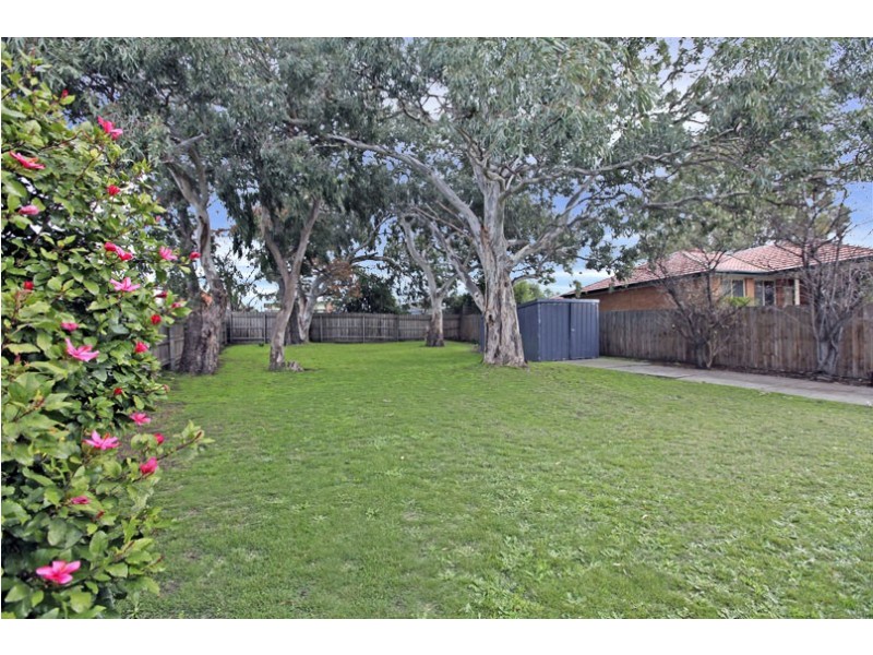 9 Loddon Avenue, Reservoir VIC 3073