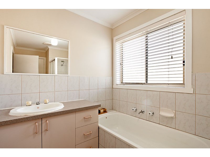 1/41 Lloyd Avenue, Reservoir VIC 3073