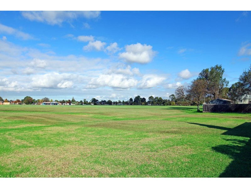 3 Lambassa Grove, Reservoir VIC 3073