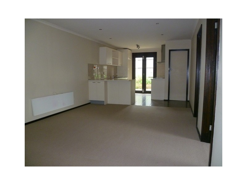 5/70 Purinuan Road, Reservoir VIC 3073