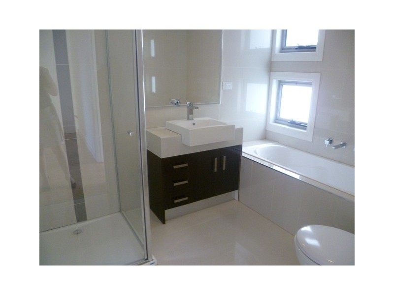 2/4 Ashton Street, Reservoir VIC 3073