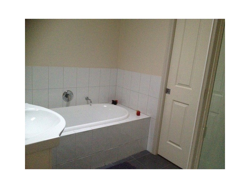 2/46 Liston Avenue, Reservoir VIC 3073