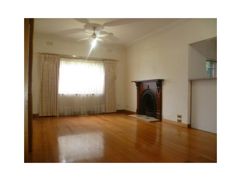 35 Glasgow Avenue, Reservoir VIC 3073