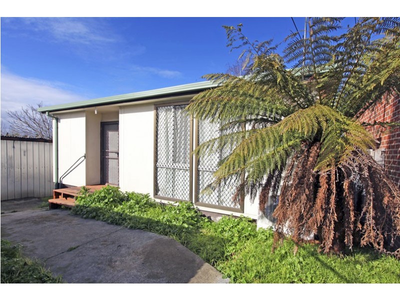 17 and Rear 17 Steane Street, Reservoir VIC 3073