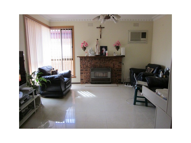 34 Dundee Street, Reservoir VIC 3073