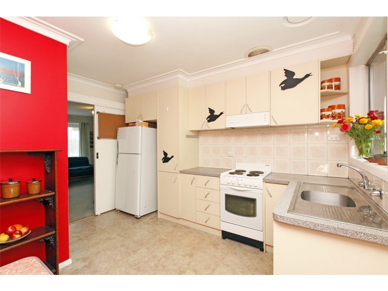 2/13 Kitchener Grove, Preston VIC 3072