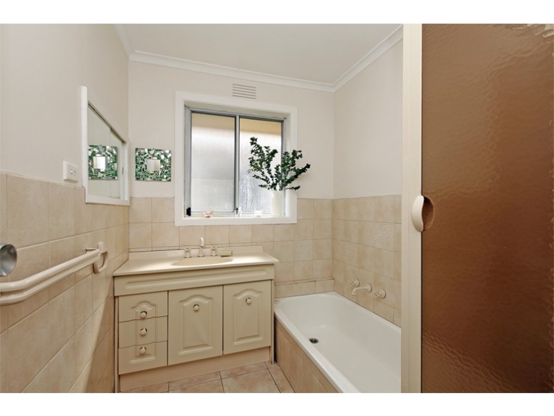 2/13 Kitchener Grove, Preston VIC 3072