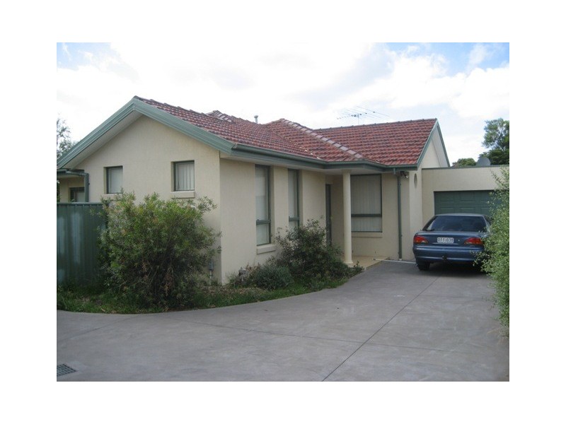 2/169 Purinuan Road, Reservoir VIC 3073