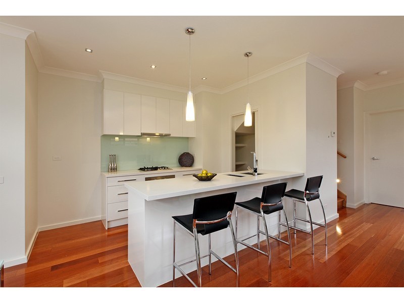 2/42 Dundee Street, Reservoir VIC 3073