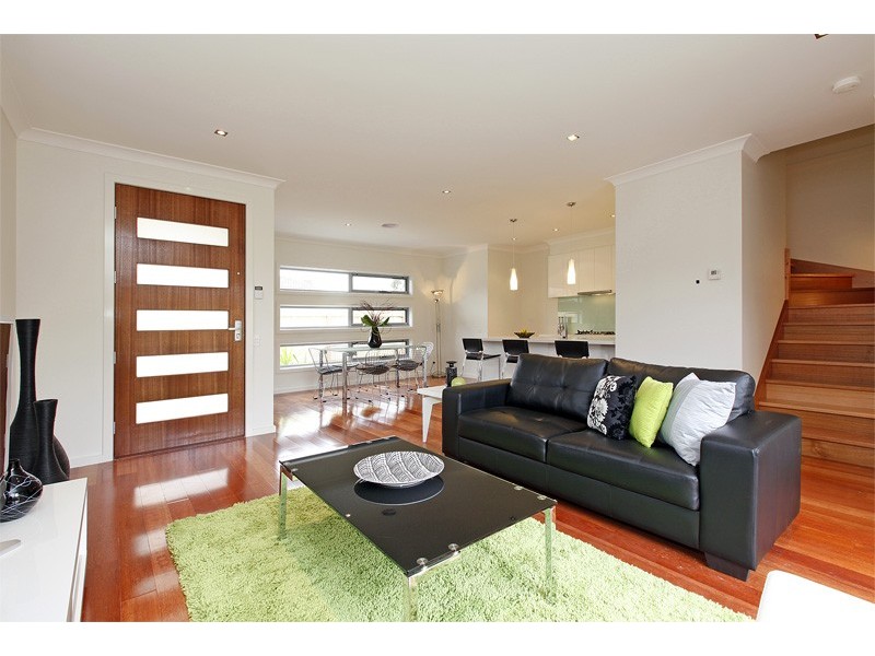 2/42 Dundee Street, Reservoir VIC 3073