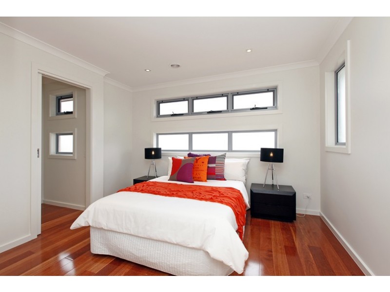 2/42 Dundee Street, Reservoir VIC 3073
