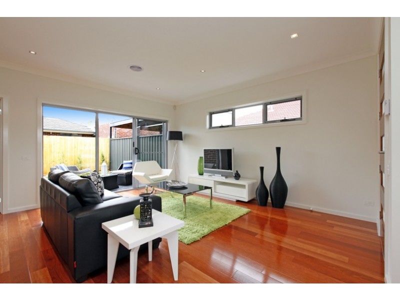 2/42 Dundee Street, Reservoir VIC 3073
