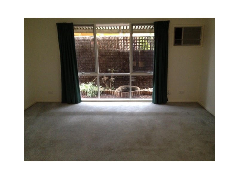 5 HOBSON CRES, Mill Park VIC 3082