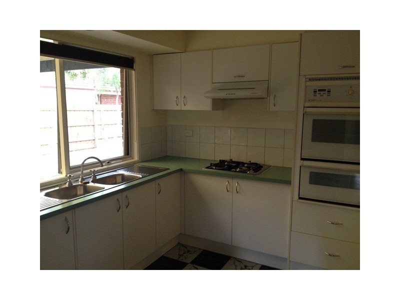 5 HOBSON CRES, Mill Park VIC 3082