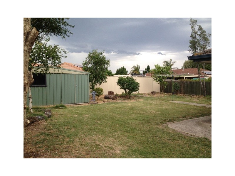 5 HOBSON CRES, Mill Park VIC 3082