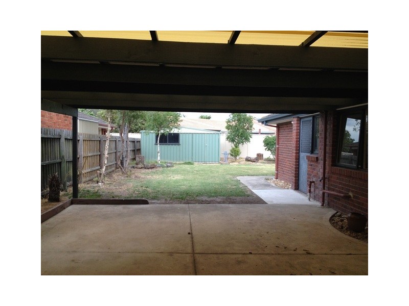 5 HOBSON CRES, Mill Park VIC 3082