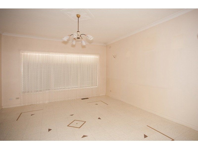 18 Hughes Parade, Reservoir VIC 3073