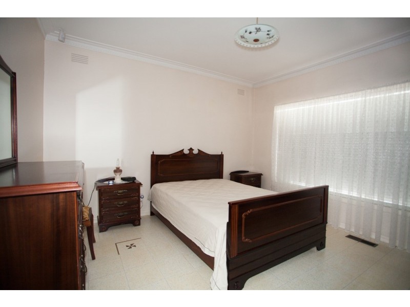 18 Hughes Parade, Reservoir VIC 3073