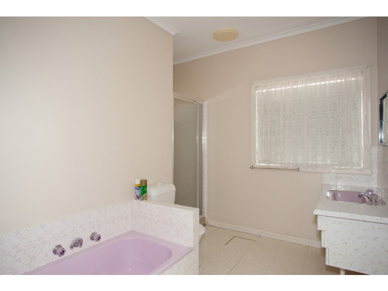 18 Hughes Parade, Reservoir VIC 3073