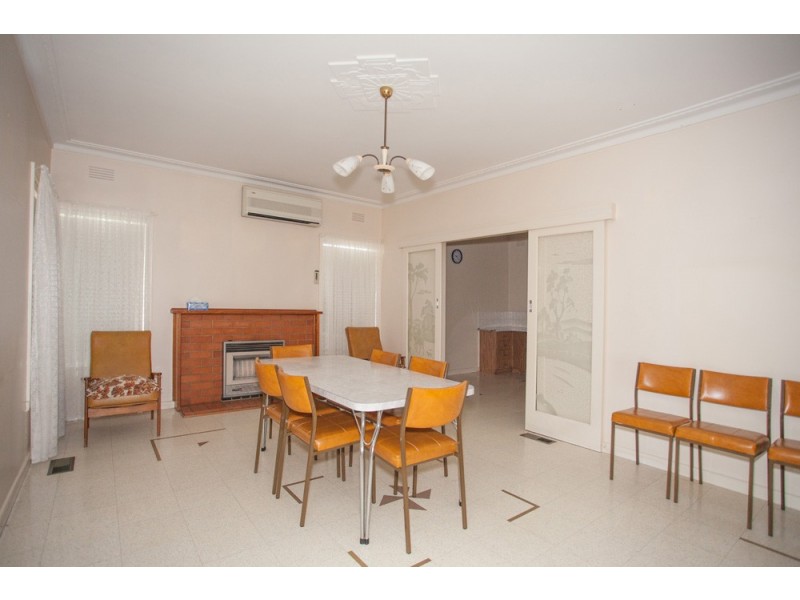 18 Hughes Parade, Reservoir VIC 3073