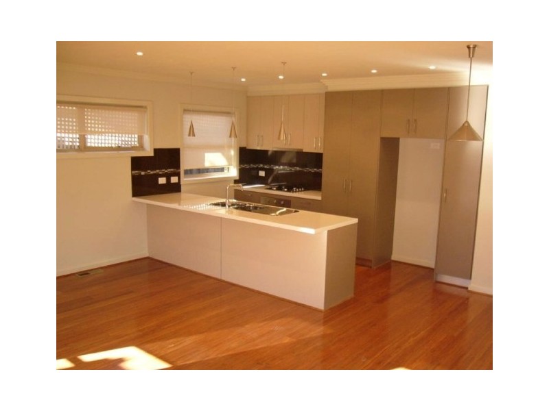 8A Shakespeare Avenue, Preston VIC 3072
