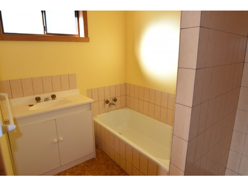 2/68 Franmaree Road, Newnham TAS 7248