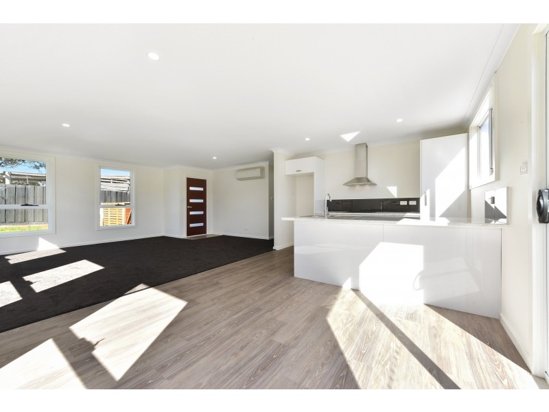 2/108 Alanvale Road, Newnham TAS 7248