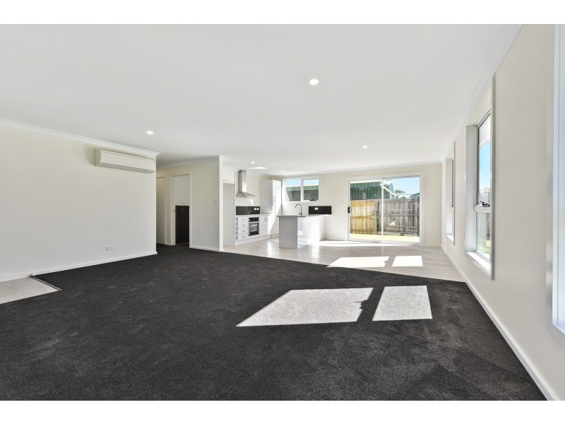 2/108 Alanvale Road, Newnham TAS 7248