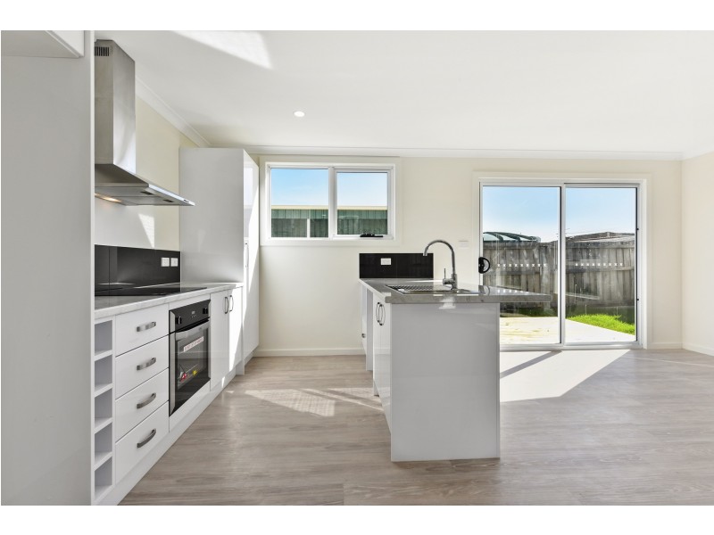 2/108 Alanvale Road, Newnham TAS 7248