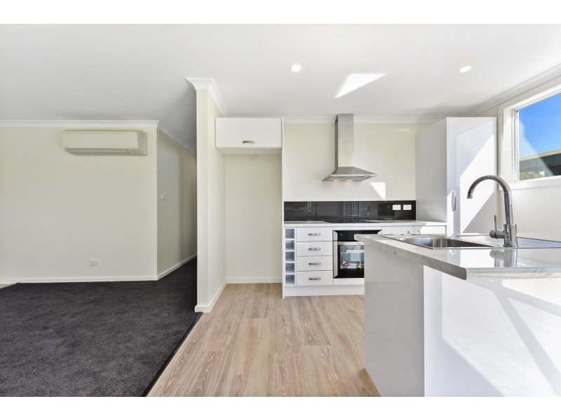 2/108 Alanvale Road, Newnham TAS 7248