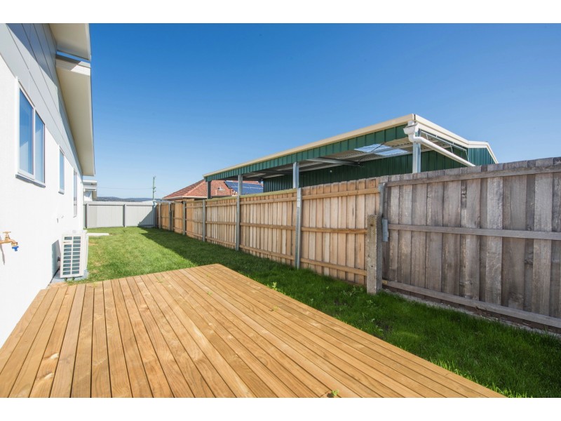 2/108 Alanvale Road, Newnham TAS 7248