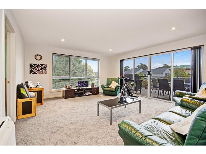 5 Campbell Smith Court, Newnham TAS 7248