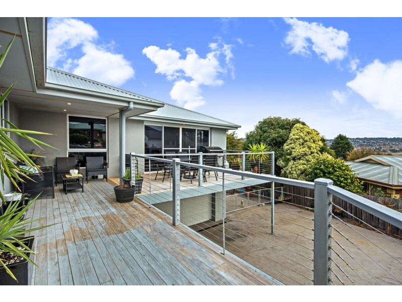 5 Campbell Smith Court, Newnham TAS 7248
