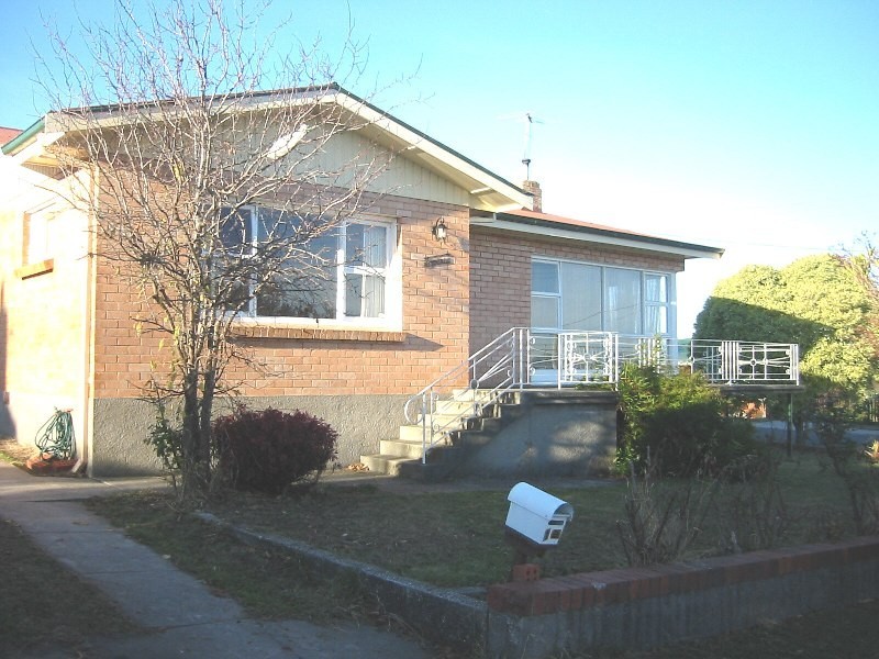 1 Crestview Court, Newnham TAS 7248