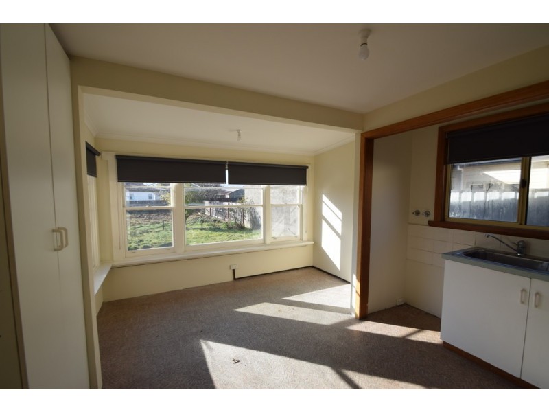 8 Birdwood Street, Mowbray TAS 7248