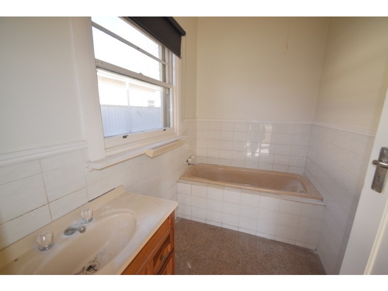 8 Birdwood Street, Mowbray TAS 7248