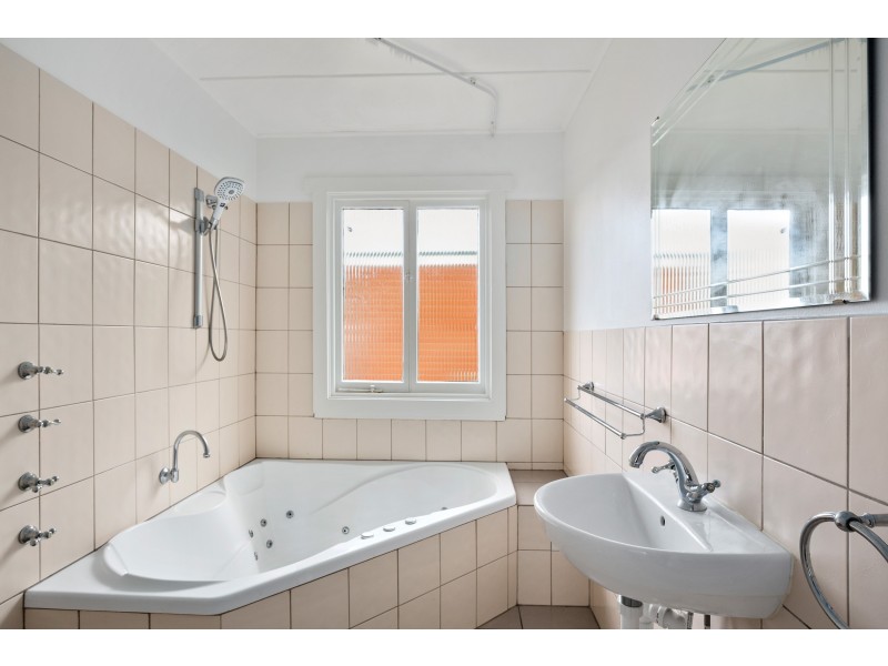 4 Hardinge Avenue, Newnham TAS 7248