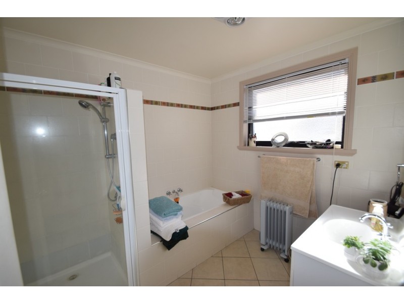 2 Wintercole Court, Newnham TAS 7248