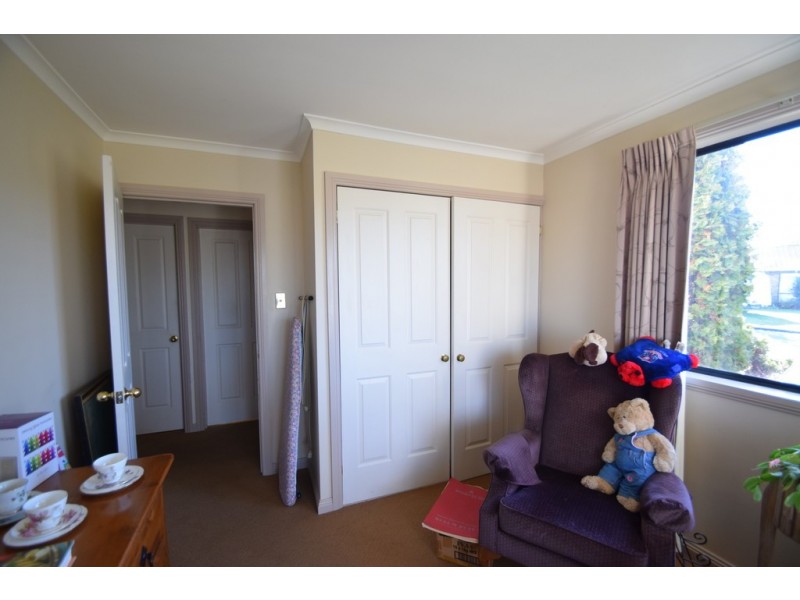 2 Wintercole Court, Newnham TAS 7248