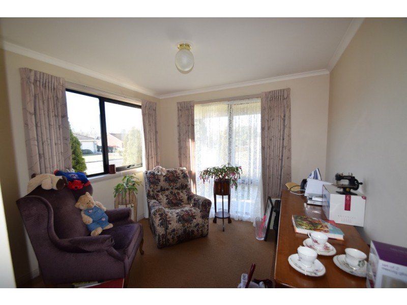 2 Wintercole Court, Newnham TAS 7248