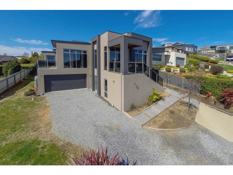 3 Carries Close, Riverside TAS 7250