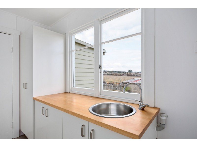 4 Hardinge Avenue, Newnham TAS 7248