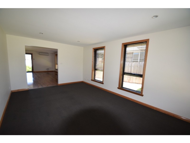 27 Dafnis Drive, Newnham TAS 7248