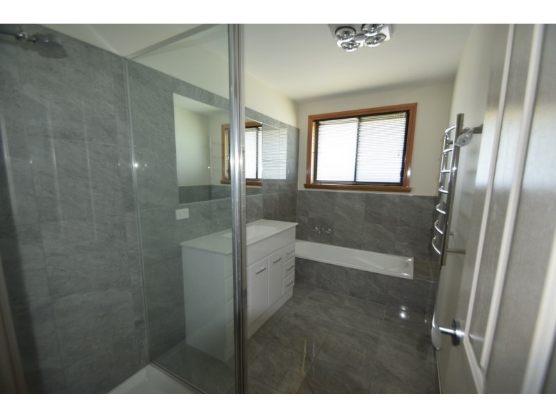 27 Dafnis Drive, Newnham TAS 7248