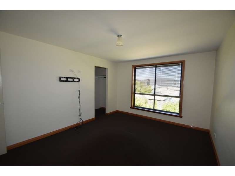 27 Dafnis Drive, Newnham TAS 7248