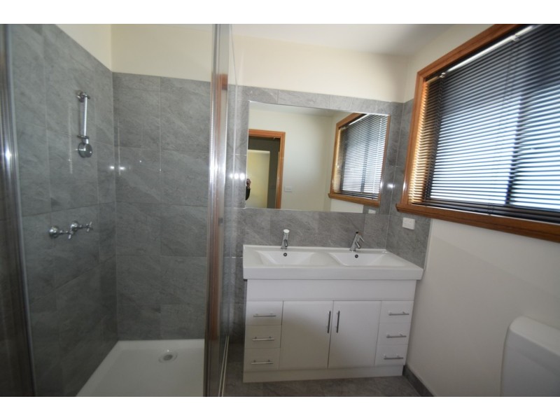 27 Dafnis Drive, Newnham TAS 7248