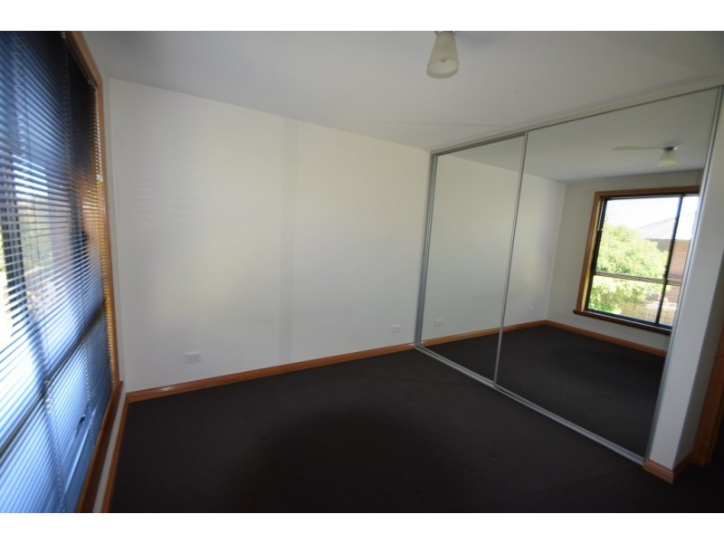 27 Dafnis Drive, Newnham TAS 7248