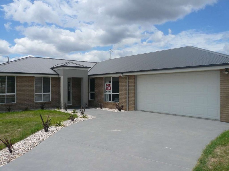 11 Pocket Place, Newnham TAS 7248