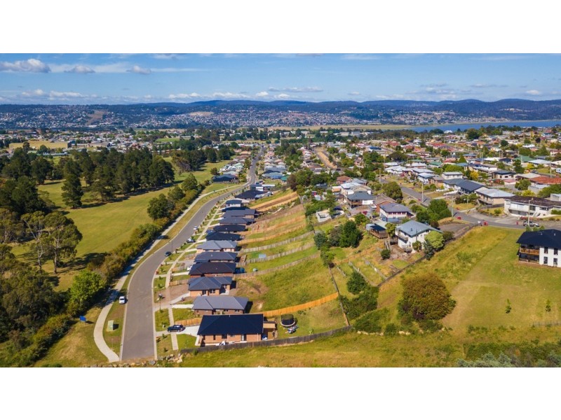 44 Crandon Crescent, Newnham TAS 7248